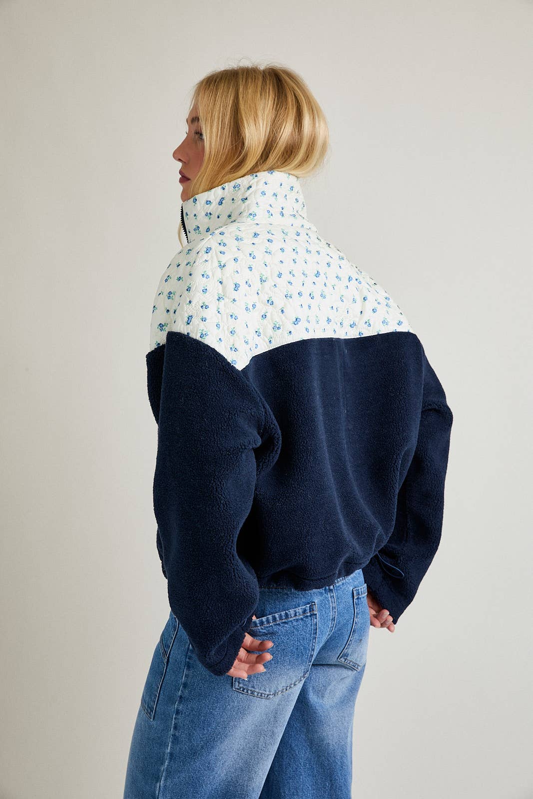 FLOWER PRINT CONTRAST DETAIL FLEECE